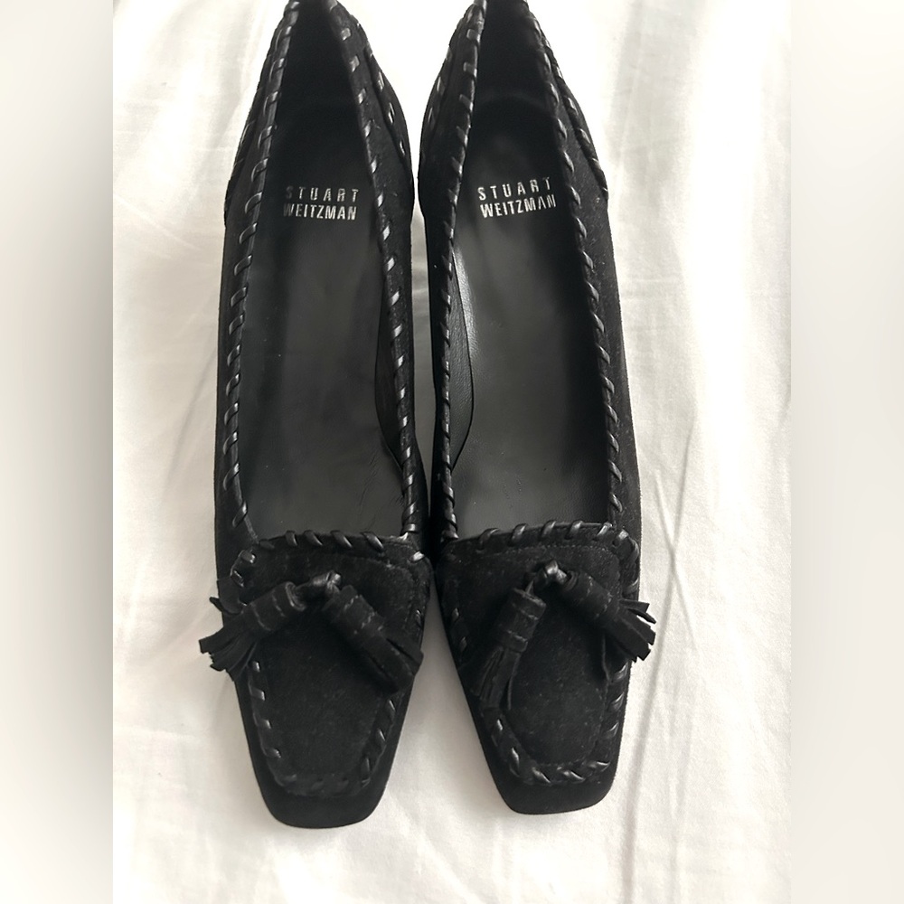 NWOB - Stuart Weitzman kitten heel suede pumps.